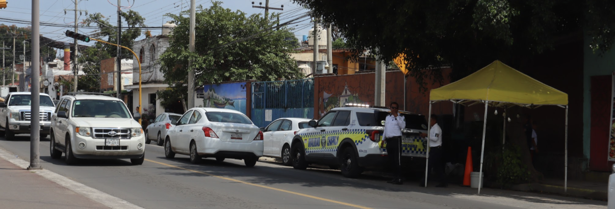  Residents vent  about “permanent traffic” in Ajijic <br /> <span style='color:#797979;font-size:15px;font-family: Georgia, Cambria, 'Times New Roman', Times, serif;'>Persistent gridlock and lounging traffic officers</span>